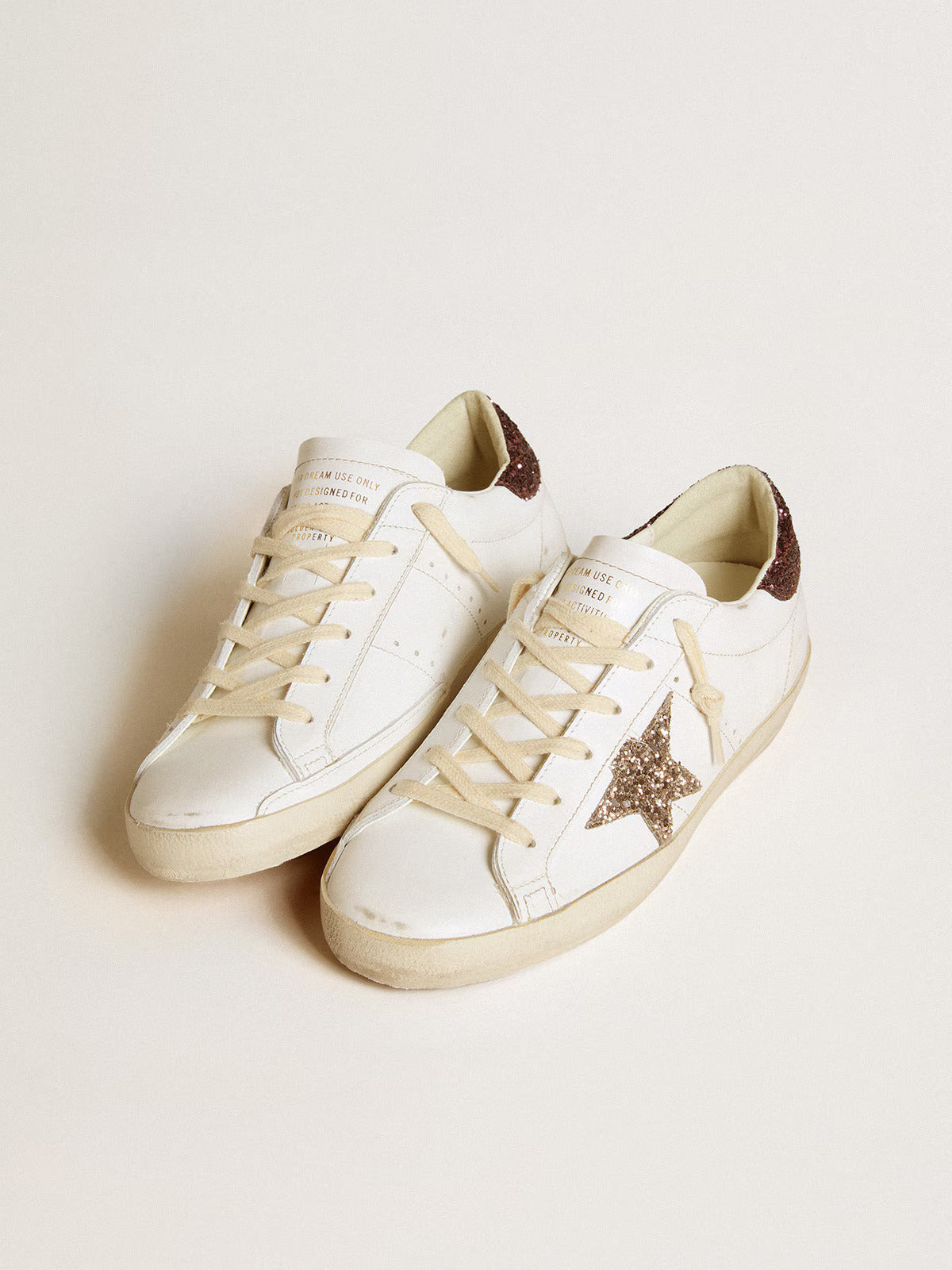 Super-Star pour femme avec étoile à paillettes dorées et contrefort à paillettes bordeaux