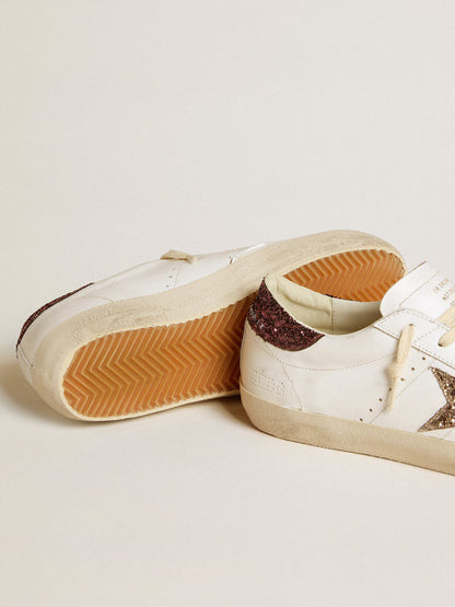 Super-Star pour femme avec étoile à paillettes dorées et contrefort à paillettes bordeaux